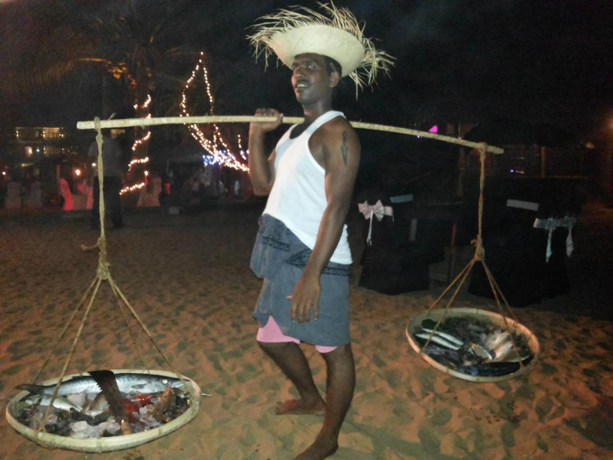 Laya Beach Wadduwa Exteriör bild